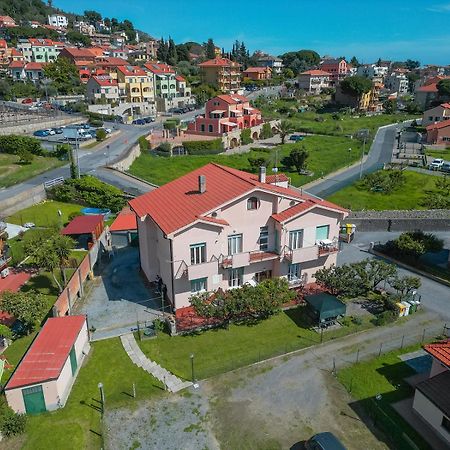 Casa Vacanze Ferrando Pietra Ligure Exterior foto