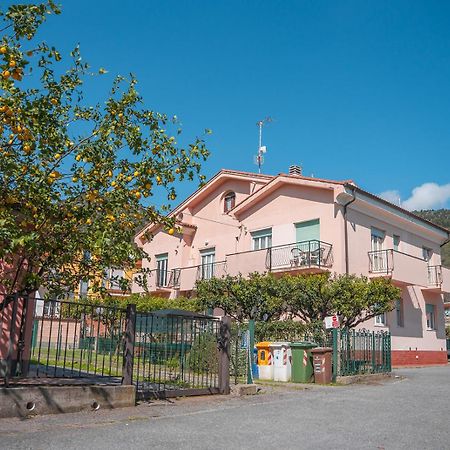 Casa Vacanze Ferrando Apartamento Pietra Ligure Exterior foto