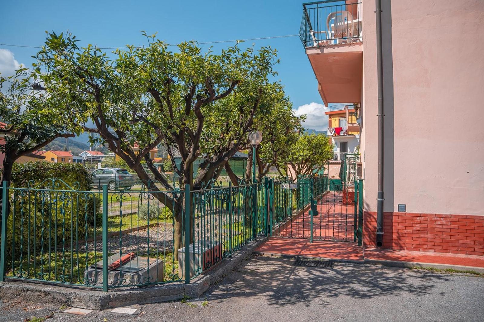 Casa Vacanze Ferrando Apartamento Pietra Ligure Exterior foto